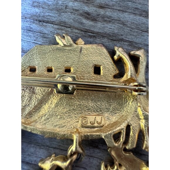 Vintage JJ Noahs Ark Gold-Tone Brooch With Animal Charms - Picture 4 of 6